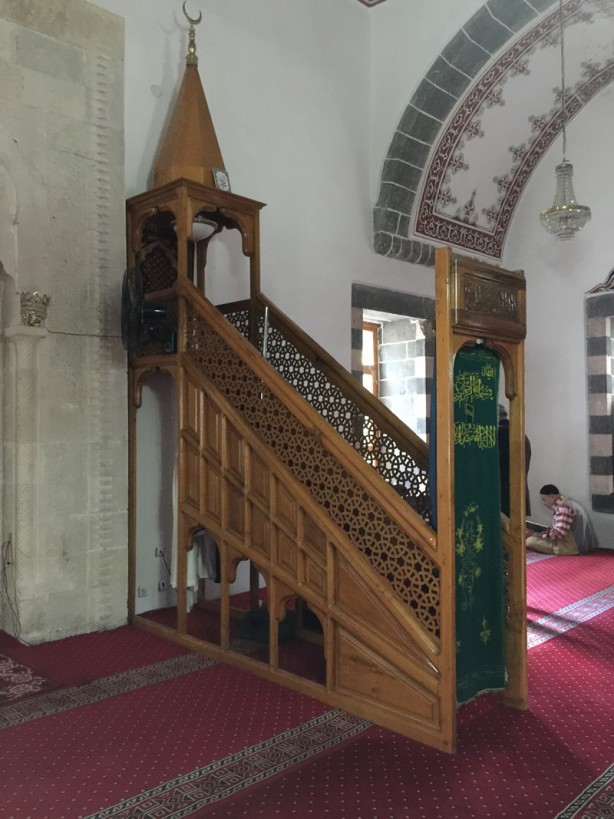 Foto - Tarihi dokusuyla Nebi (Peygamber) Camii