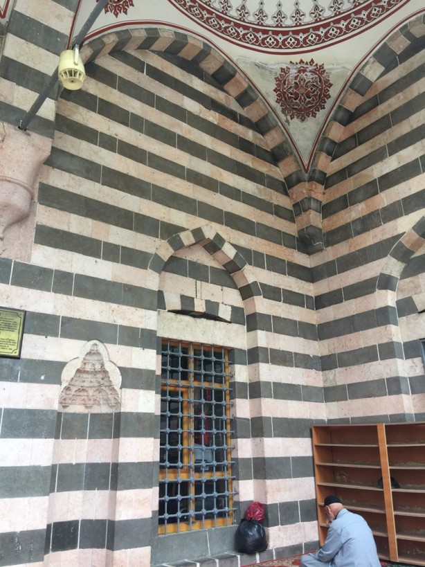 Foto - Tarihi dokusuyla Nebi (Peygamber) Camii