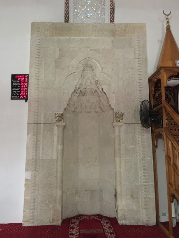 Foto - Tarihi dokusuyla Nebi (Peygamber) Camii