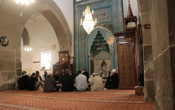 Foto - Tarihi Gülük Cami'nin hücrelerinde itikafa giriyorlar... Asırlardır her Ramazanda devam eden ibadet