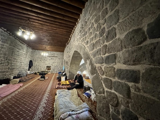 Foto - Tarihi Gülük Cami'nin hücrelerinde itikafa giriyorlar... Asırlardır her Ramazanda devam eden ibadet