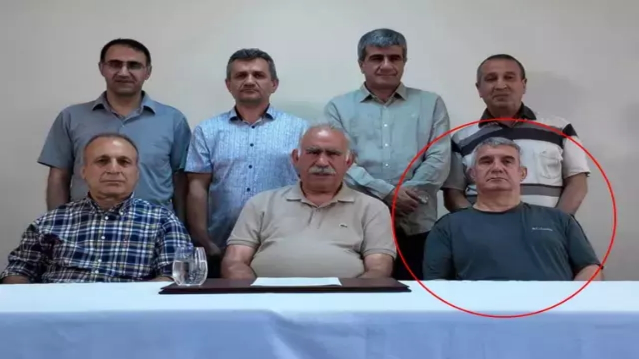 Tarihi günde Öcalan’ın hemen solunda oturmuştu! O PKK’lı ile ilgili flaş gelişme