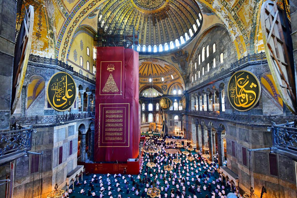 Foto - Tarihi günde tarihi anlar! Dünya, Ayasofya'daki bu görüntüleri konuşuyor