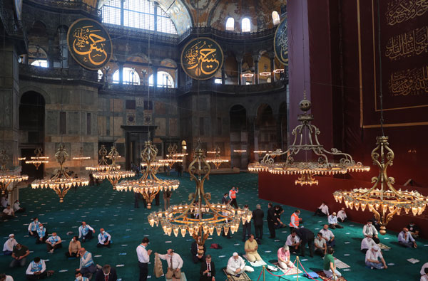 Tarihi günde tarihi anlar! Dünya, Ayasofya'daki bu görüntüleri konuşuyor