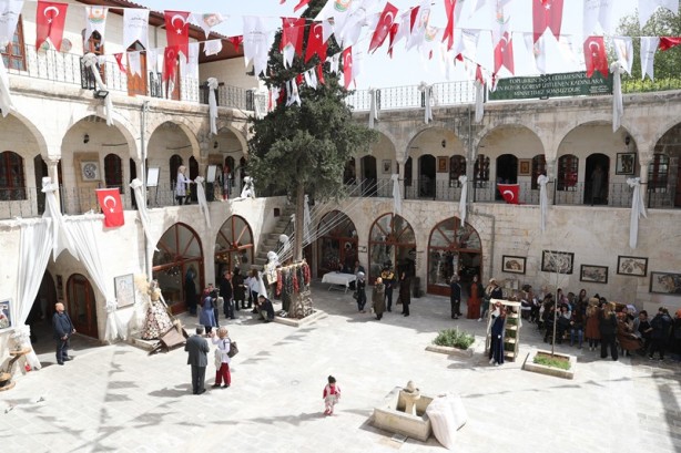 Foto - Tarihi han kadınlarla canlandı