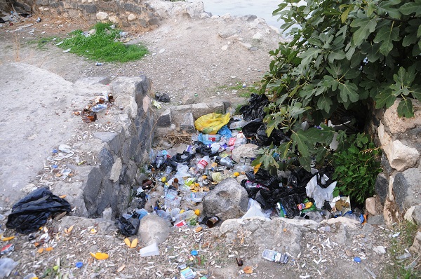 Foto - Tarihi kale çöp dağına döndü