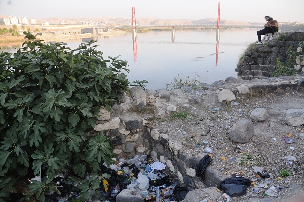 Foto - Tarihi kale çöp dağına döndü