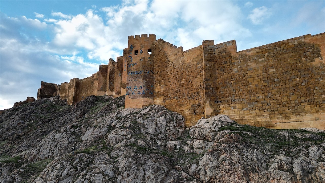 Tarihi kale için harekete geçildi! Kazı çalışmaları yeniden başlayacak