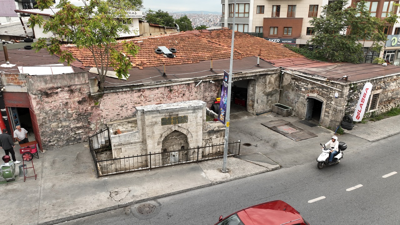 Tarihi Karagöz Evi lastikçiye dönüştü! 400 yıllık miras kaderine terk edildi