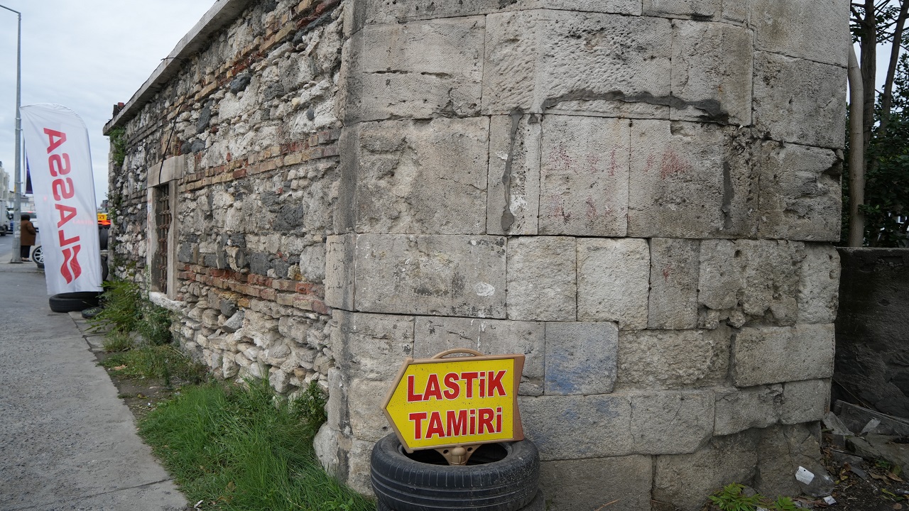 Foto - Tarihi Karagöz Evi lastikçiye dönüştü! 400 yıllık miras kaderine terk edildi