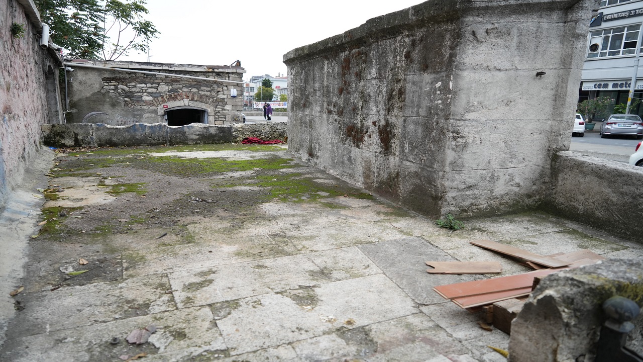 Foto - Tarihi Karagöz Evi lastikçiye dönüştü! 400 yıllık miras kaderine terk edildi