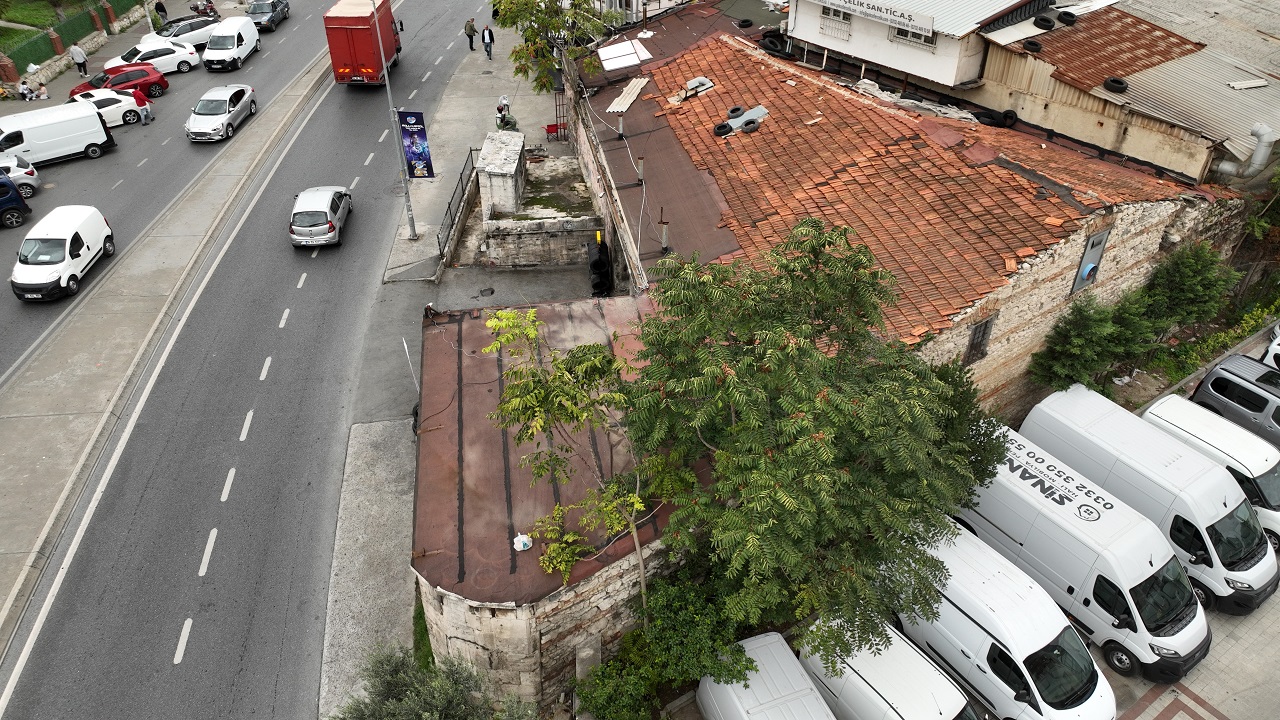 Foto - Tarihi Karagöz Evi lastikçiye dönüştü! 400 yıllık miras kaderine terk edildi