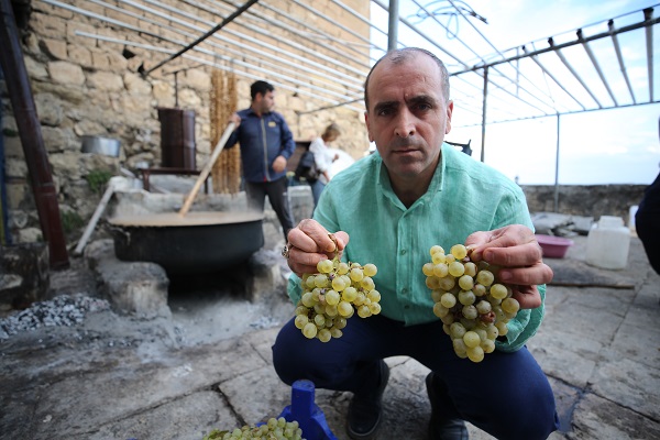 Foto - Tarihi kent Mardin'de turistlerin cevizli sucuk mesaisi