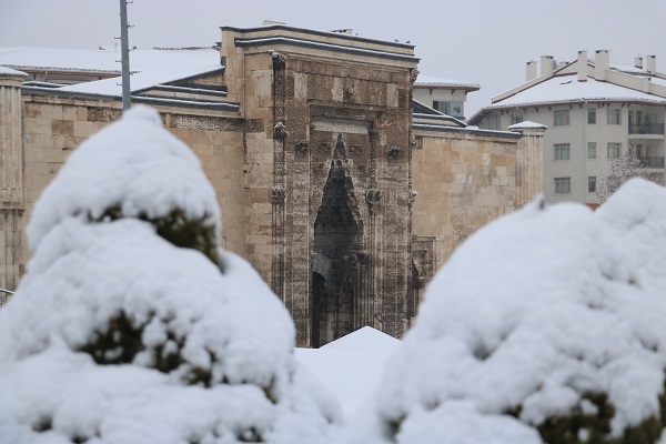 Foto - Tarihi kent merkezi beyaz örtüyle kaplandı!