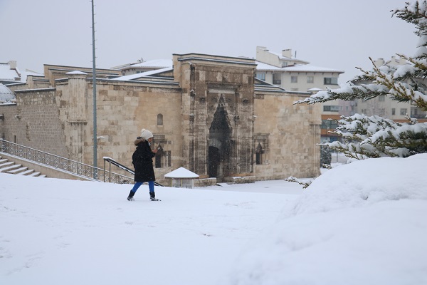 Foto - Tarihi kent merkezi beyaz örtüyle kaplandı!