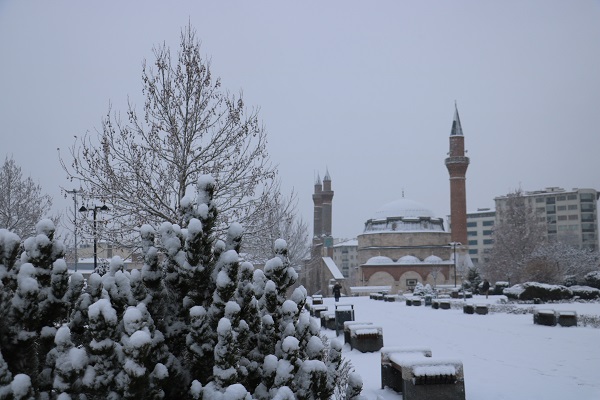 Foto - Tarihi kent merkezi beyaz örtüyle kaplandı!