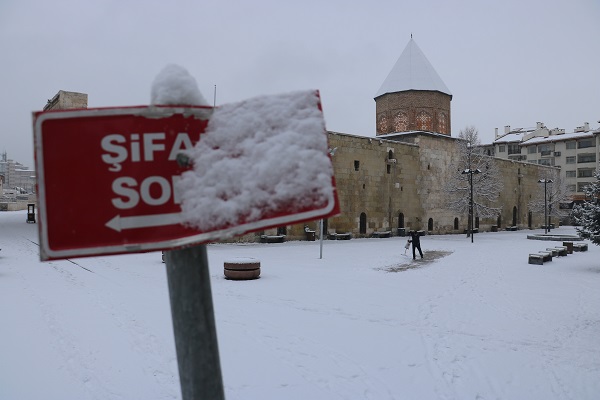 Foto - Tarihi kent merkezi beyaz örtüyle kaplandı!