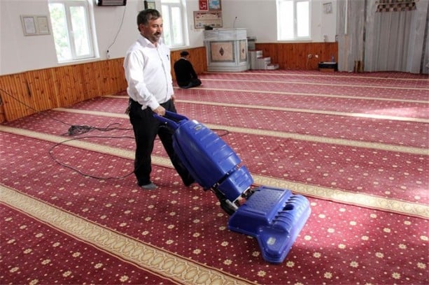 Foto - Tarihi kilise imama emanet