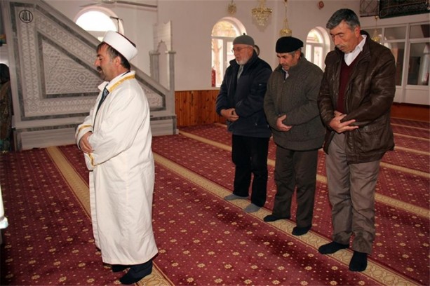 Foto - Tarihi kilise imama emanet