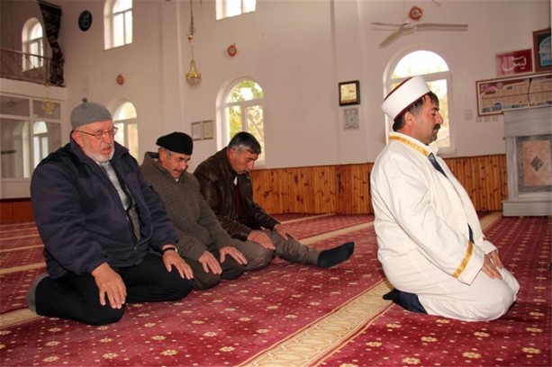 Foto - Tarihi kilise imama emanet