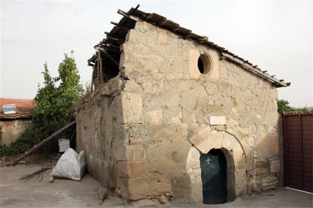 Tarihi kilise imama emanet
