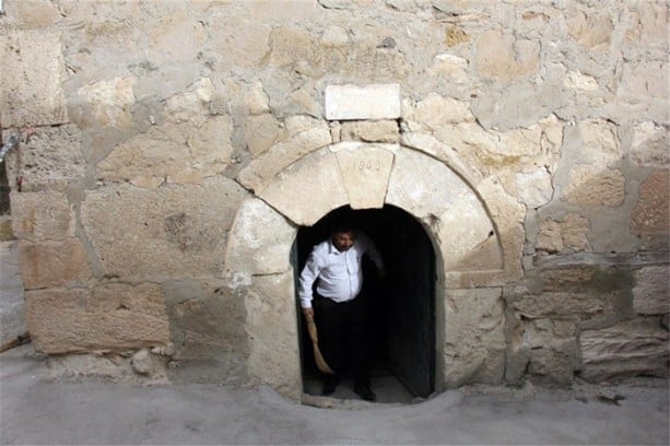 Foto - Tarihi kilise imama emanet