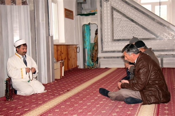 Foto - Tarihi kilise imama emanet