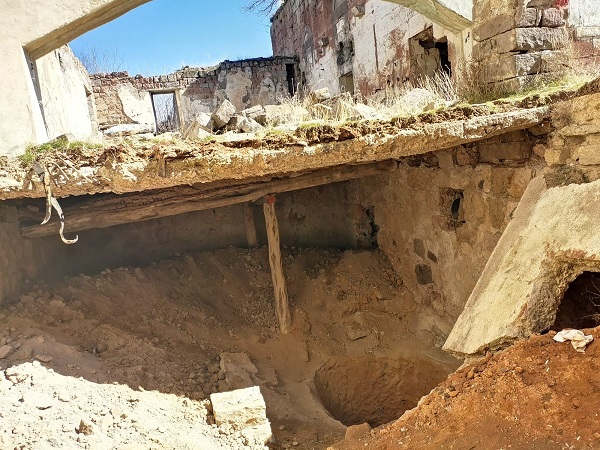 Foto - Tarihi kilisede suçüstü yakalandılar