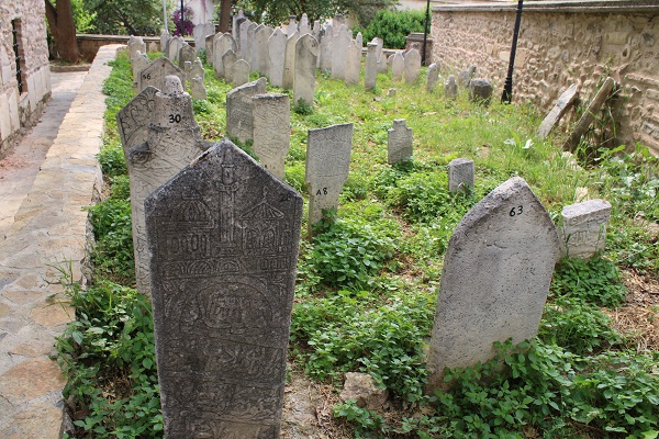 Foto - Tarihi külliyenin gizemi çözülecek! 2 asırlık mezar taşının sırrı
