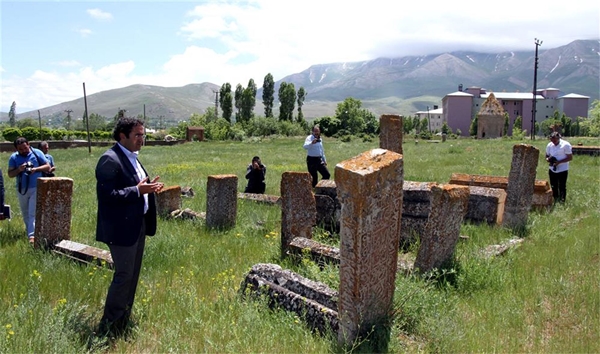 Foto - Tarihi mezar taşları bakın nereden çıktı!