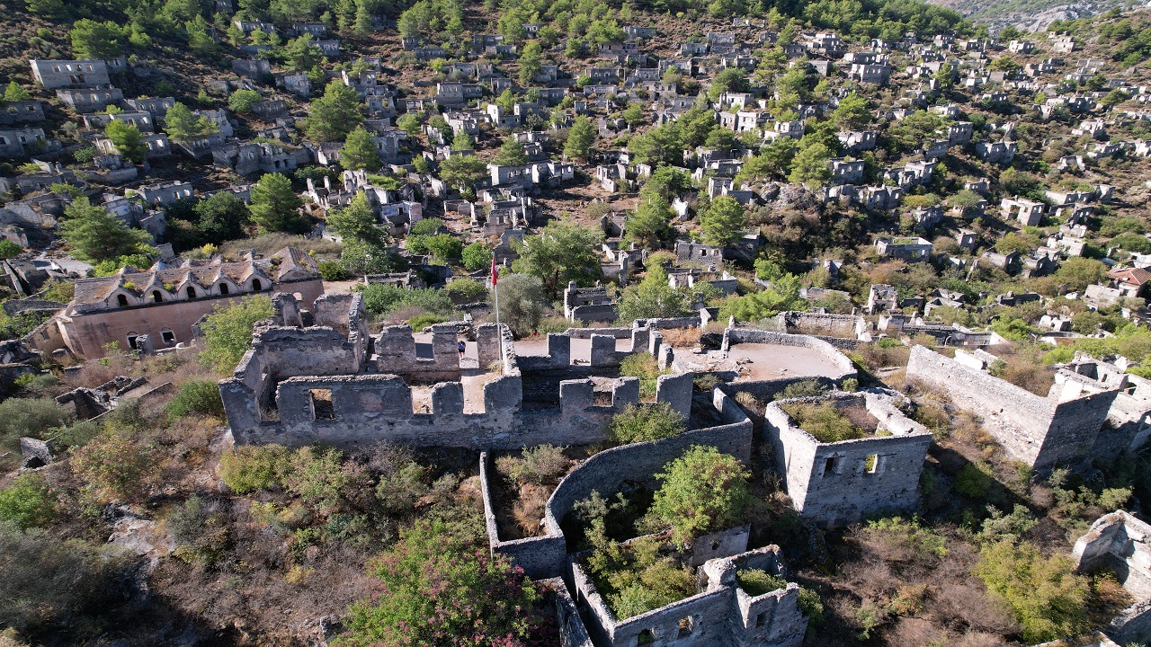 Foto - Tarihi MÖ 4.yüzyıla dayanıyor! Tüm gözlerden uzak hayalet kasaba: Kayaköy