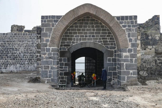 Tarihi surlarda ortaya çıkarıldı! Aslına uygun olarak onarılacak