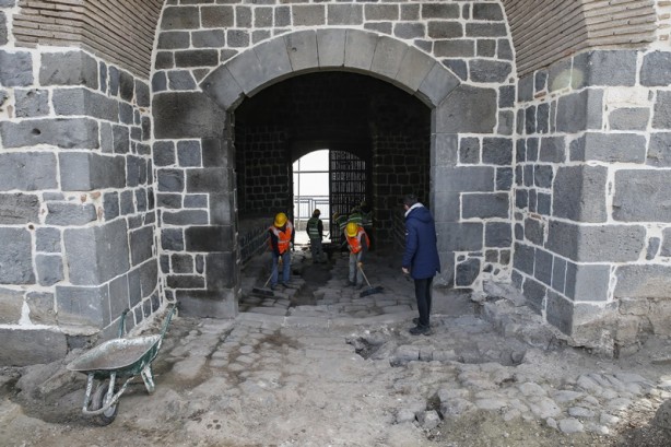 Foto - Tarihi surlarda ortaya çıkarıldı! Aslına uygun olarak onarılacak