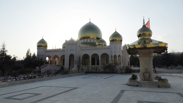 Foto - Tarihi türbe depremden etkilenmedi! Türkiye'nin Tac Mahal'i dimdik ayakta
