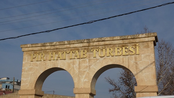 Foto - Tarihi türbenin yolu işte bu halde!