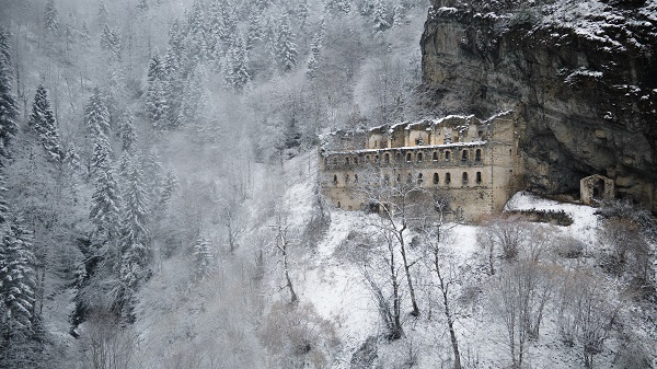 Foto - Tarihi yapı beyaz örtüyle kaplandı! 