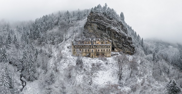 Foto - Tarihi yapı beyaz örtüyle kaplandı! 