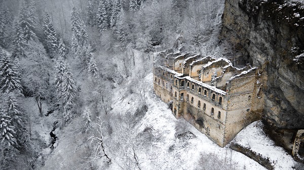 Foto - Tarihi yapı beyaz örtüyle kaplandı! 