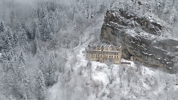 Foto - Tarihi yapı beyaz örtüyle kaplandı! 