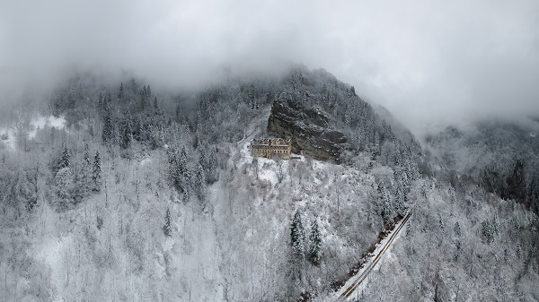 Foto - Tarihi yapı beyaz örtüyle kaplandı! 