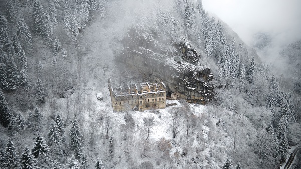 Foto - Tarihi yapı beyaz örtüyle kaplandı! 