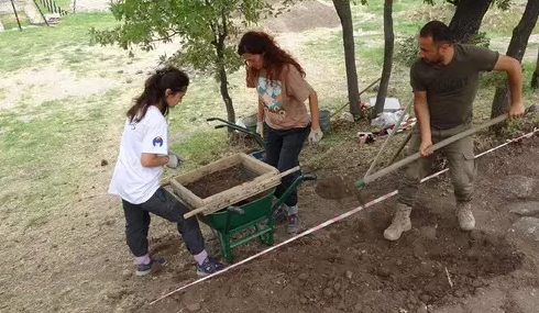 Foto - Tarihi yeniden yazacak kazıda şaşırtan keşif: Antik kentte tamı tamına 2 bin yıllık bronz sikke bulundu!