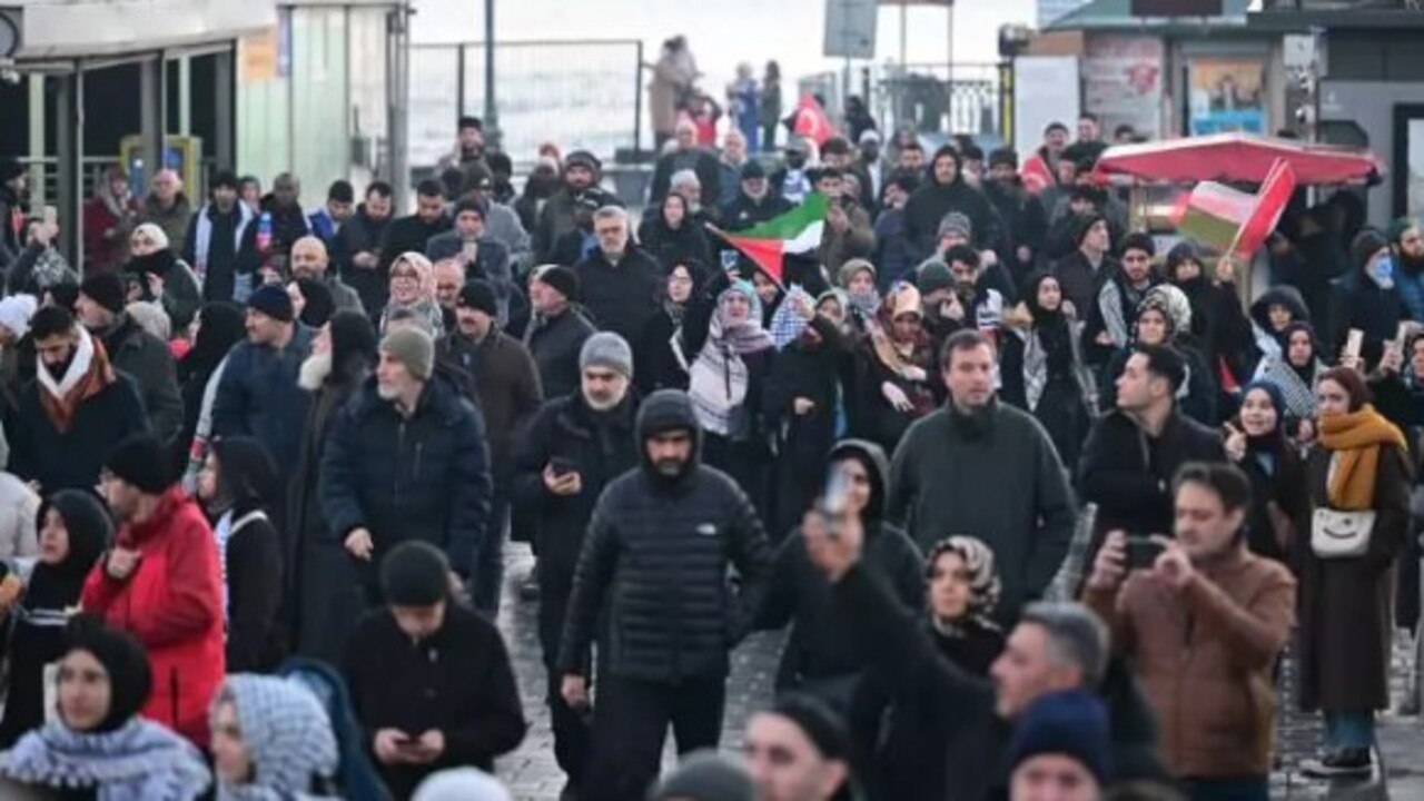 Foto - Tarihi yürüyüşten duygulandıran kareler! "Dün Ayasofya, bugün Emevi, yarın Aksâ