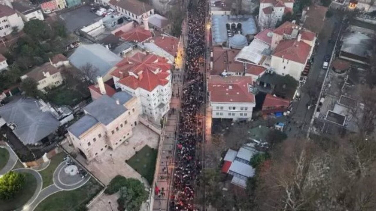 Foto - Tarihi yürüyüşten duygulandıran kareler! "Dün Ayasofya, bugün Emevi, yarın Aksâ