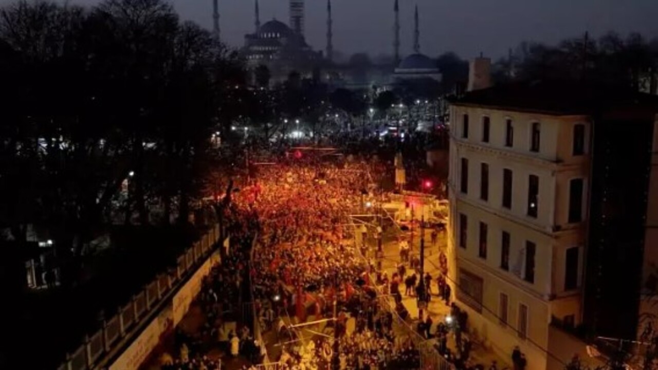 Foto - Tarihi yürüyüşten duygulandıran kareler! "Dün Ayasofya, bugün Emevi, yarın Aksâ