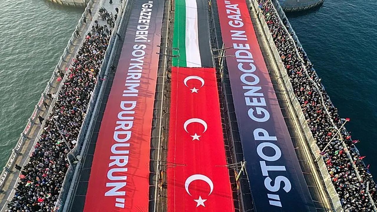 Foto - Tarihi yürüyüşten duygulandıran kareler! "Dün Ayasofya, bugün Emevi, yarın Aksâ