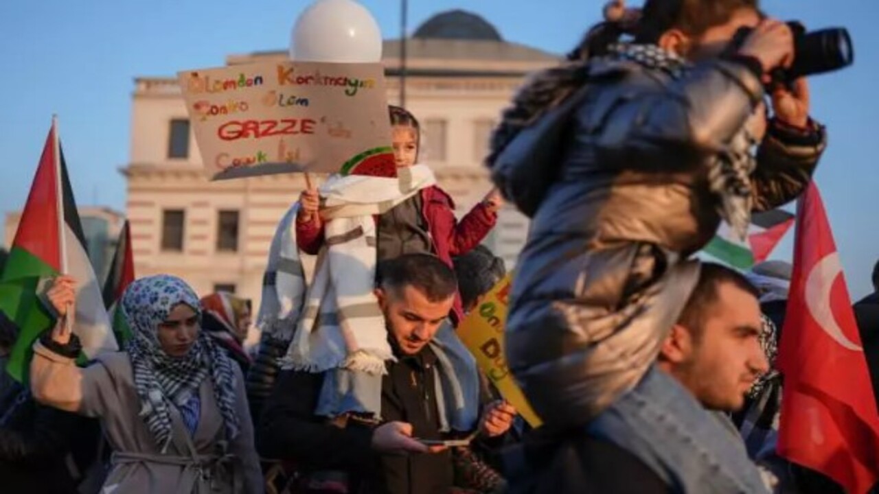 Foto - Tarihi yürüyüşten duygulandıran kareler! "Dün Ayasofya, bugün Emevi, yarın Aksâ