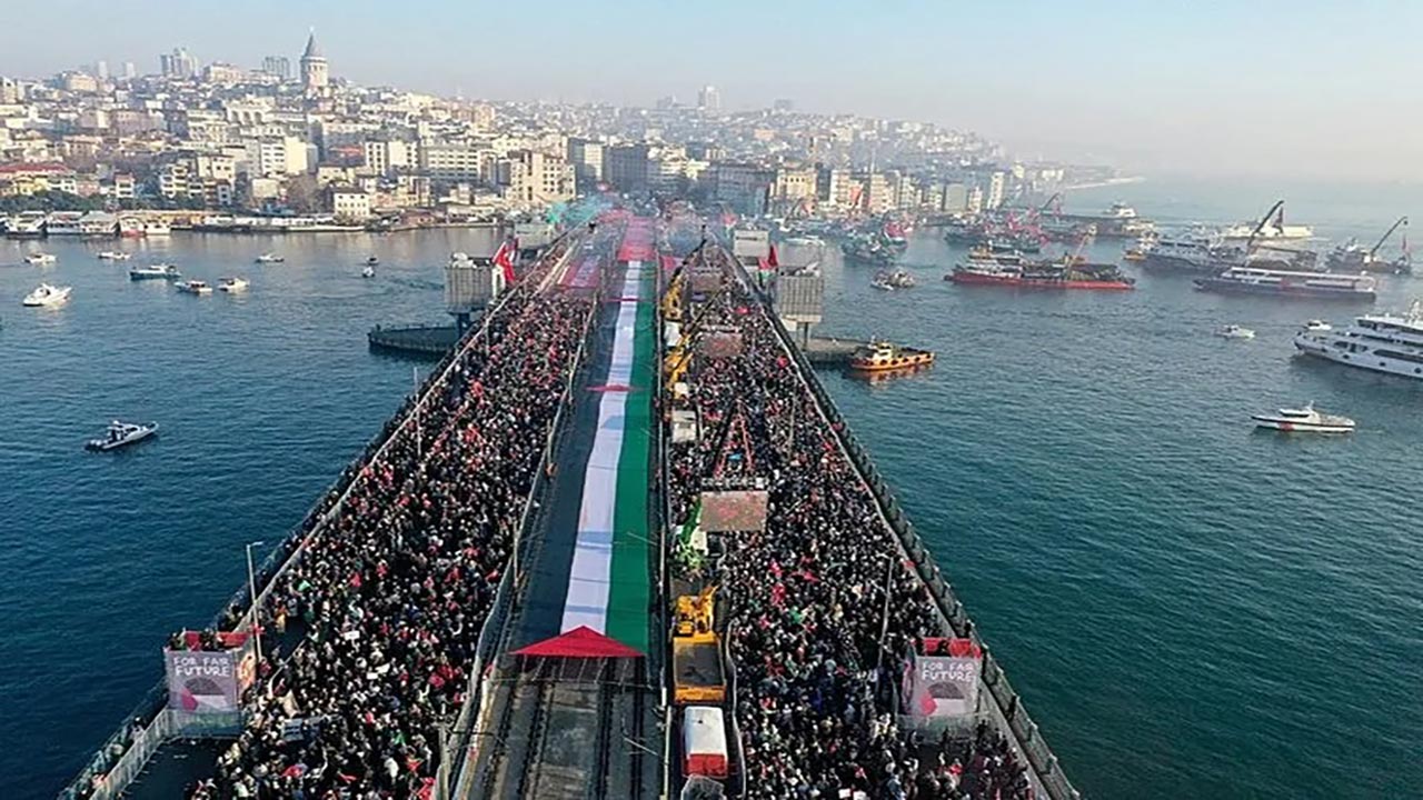 Foto - Tarihi yürüyüşten duygulandıran kareler! "Dün Ayasofya, bugün Emevi, yarın Aksâ
