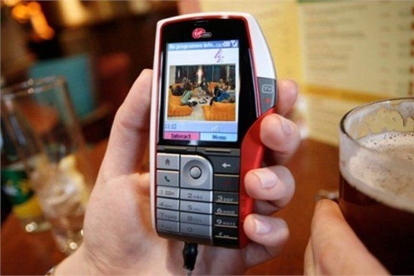  Tarihin en berbat tasarıma sahip 9 telefonu