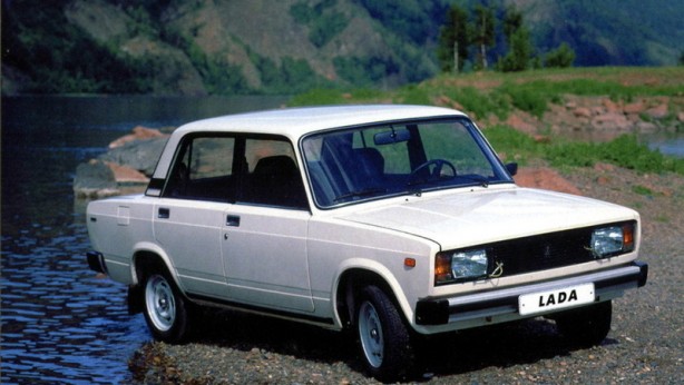 Foto - Tarihin en çok satan otomobilleri! Mercedes, BMW, Audi, Tesla, Volkswagen, Ford, Fiat dona kaldı... Zirvedeki araç bomba